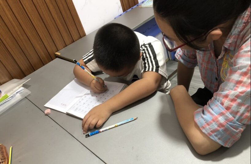 TÀI LIỆU LUYỆN CHỮ CHO BÉ VÀO LỚP 1 Tầm quan trọng của luyện chữ cho bé vào lớp 1